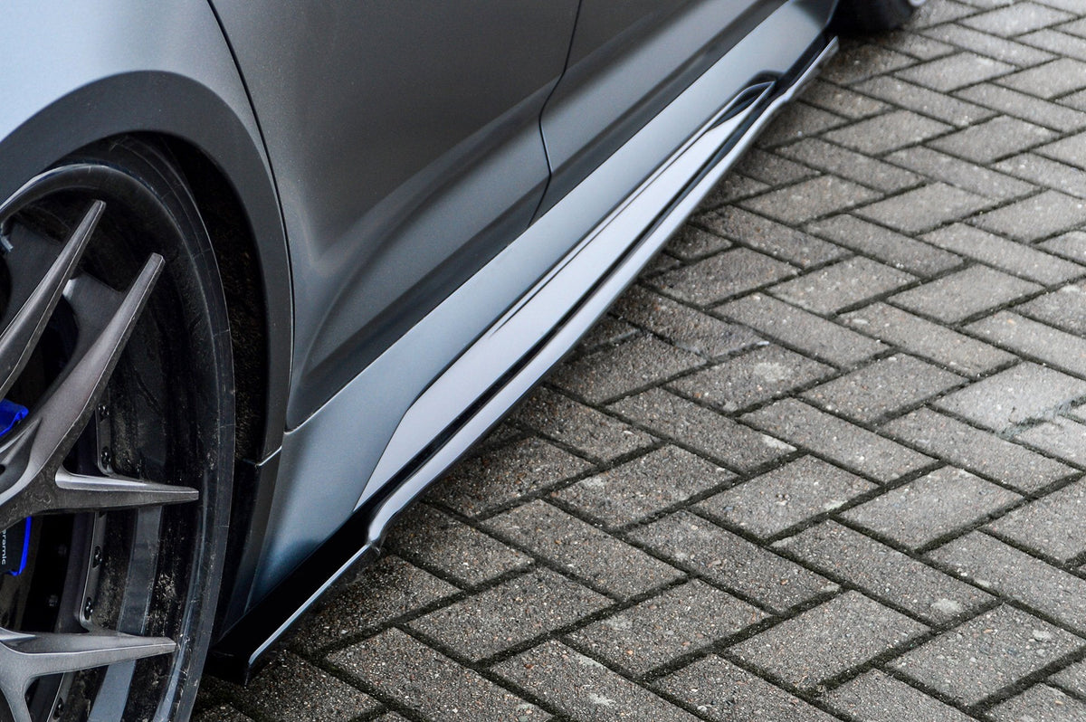 Seitenschweller für Audi RS7 C8, Ingo Noak Tuning, langlebiges Design, passend ab 2019, zeigt den stilvollen Fahrzeugseitenteil