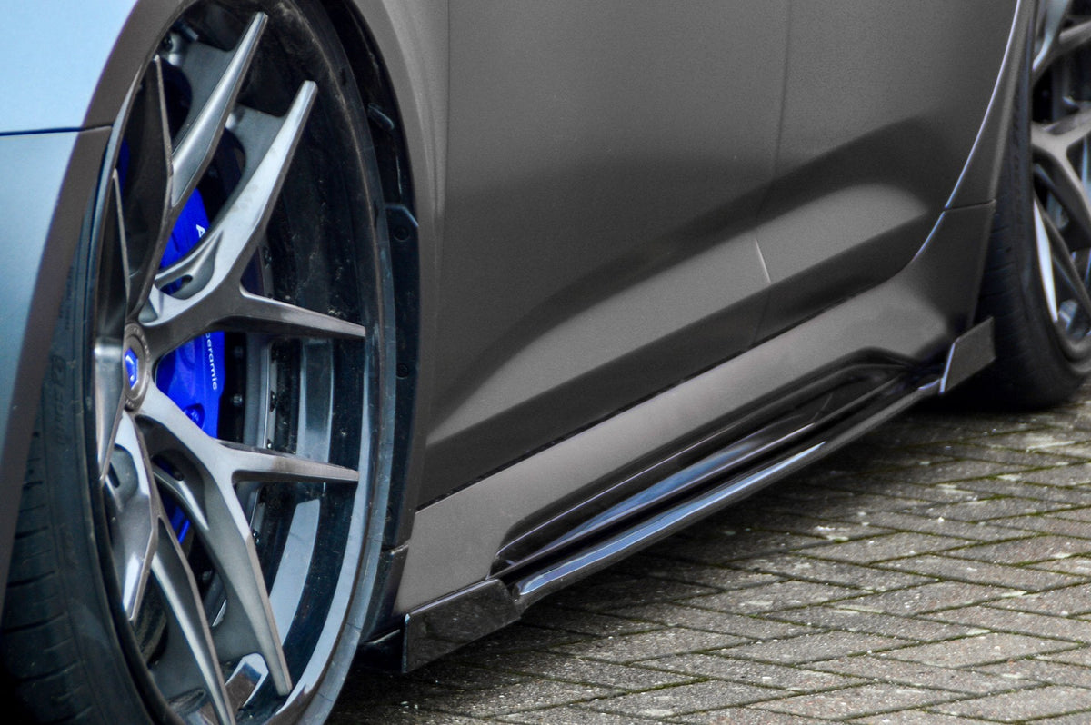 Seitenschweller mit Wing vorne und hinten für Audi RS7 C8 Bj .ab.2019