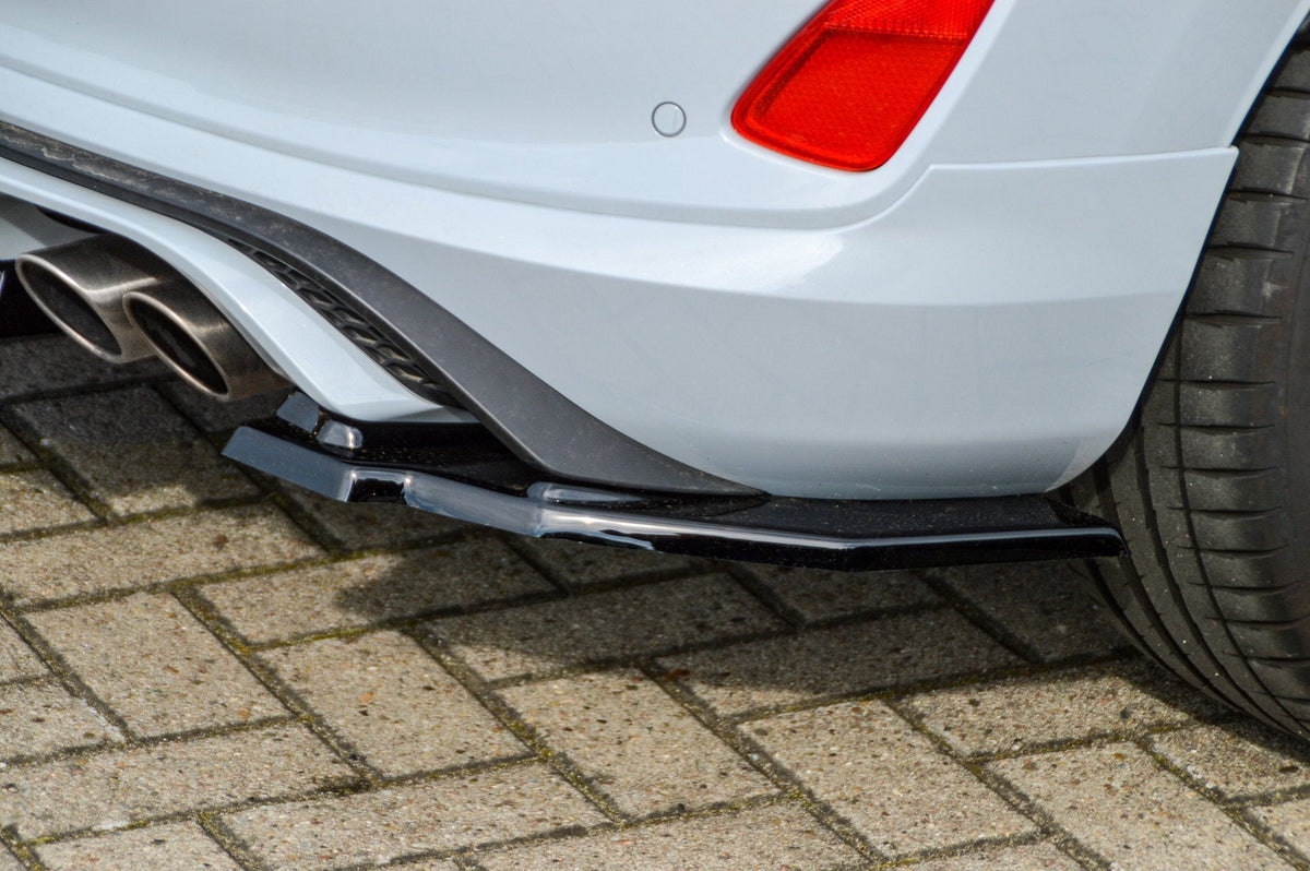 ABS-Heckansatz für Ford Fiesta ST MK8 von Ingo Noak Tuning, aus robustem ABS-Kunststoff, zeigt das Design und die Passform.