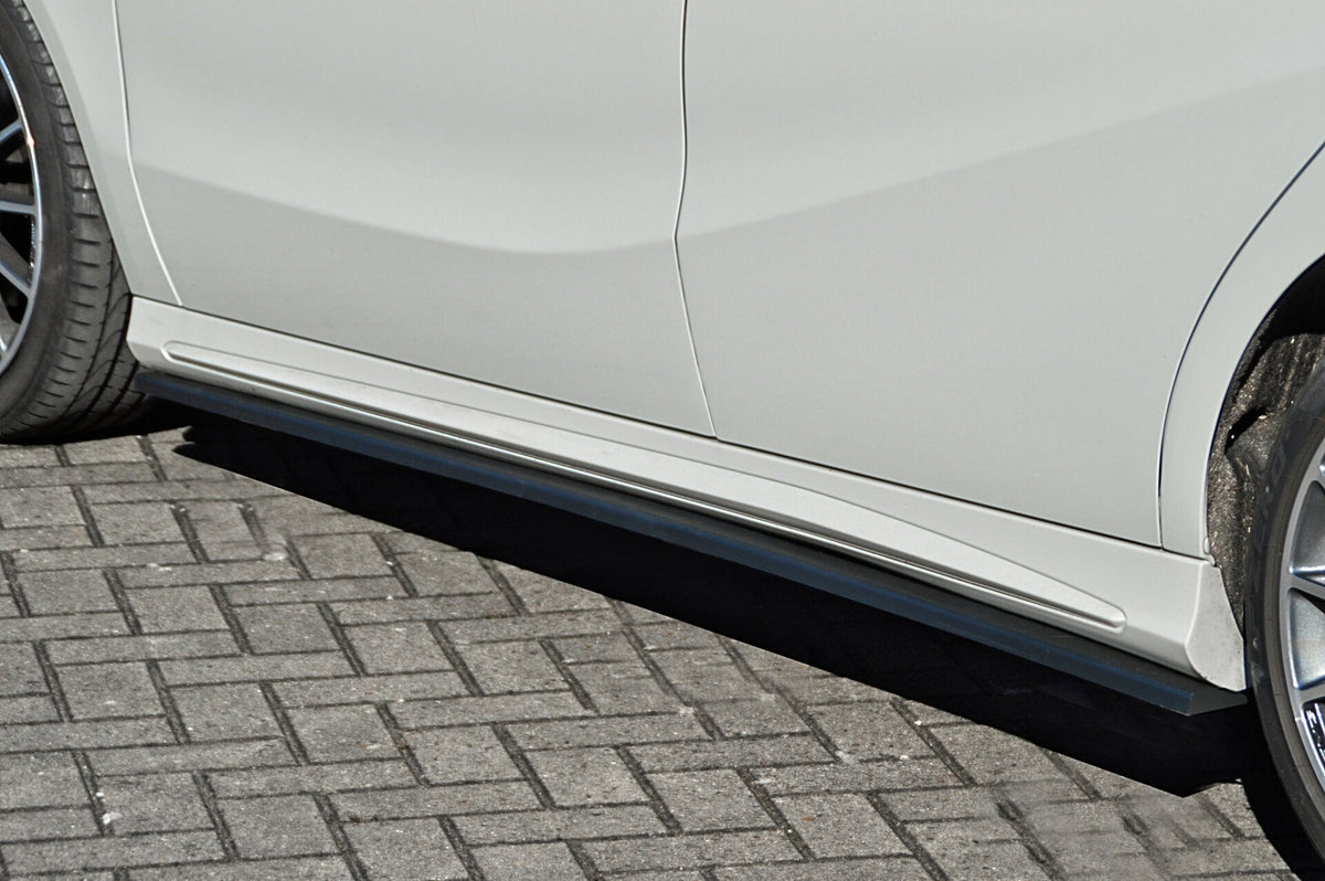 Seitenschweller im Cup Look für A-Klasse W176 mit AMG Line und A45 AMG, schwarz, sportliches Tuning-Design von Ingo Noak Tuning
