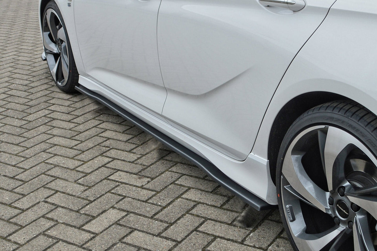 Seitenschweller für Opel Insignia B Sportstourer OPC Line ab 2017, Ingo Noak Tuning, sichtbar an den Seitenteilen des Fahrzeugs
