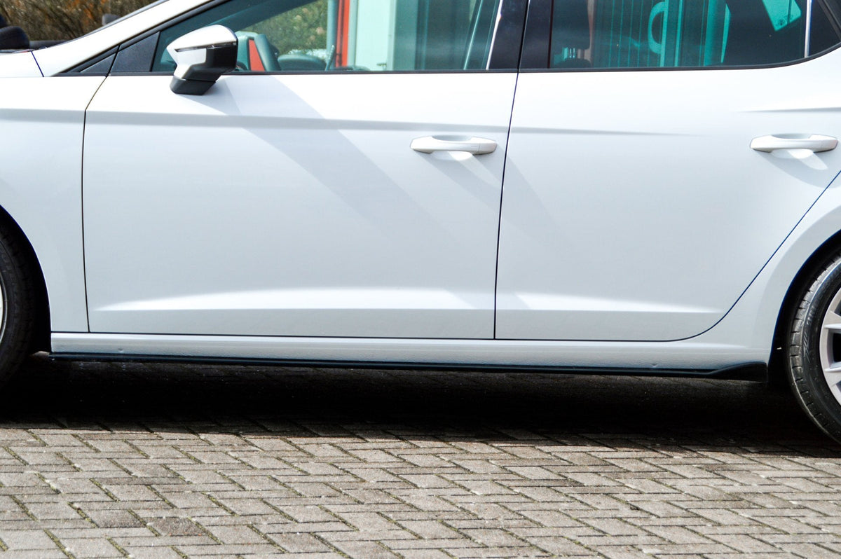 Seitenschweller im Cup3 Look für Seat Leon 5F Facelift von Ingo Noak Tuning, aus Kunststoff, passend für sportliches Design