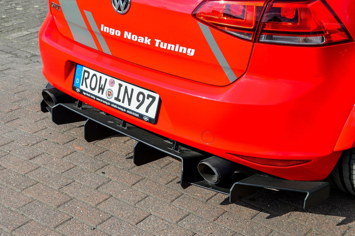 Gefräster Heckansatz mit Seitenteilen für VW Golf 7 GTI von Ingo Noak Tuning, aus hochwertigem Material, zeigt das Design im Bild