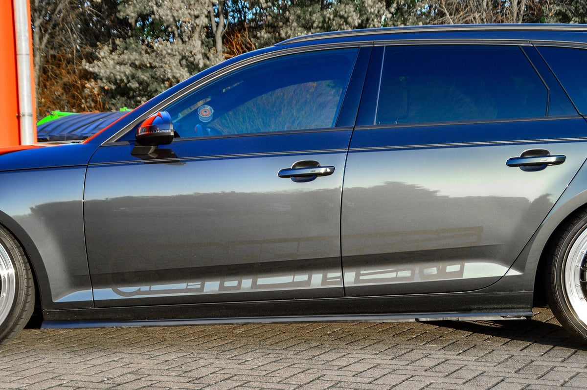 Seitenschweller für Audi A4 B9 von Ingo Noak Tuning, schwarze Kunststoffteile, detailreiche Ansicht