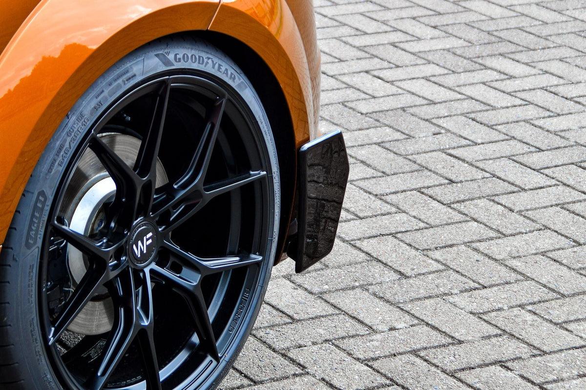 Hintere Seiten Flaps Flicks Satz aus ABS Kunststoff für Audi TT TTS TTRS 8S, Ingo Noak Tuning, sichtbar auf dem Fahrzeug.