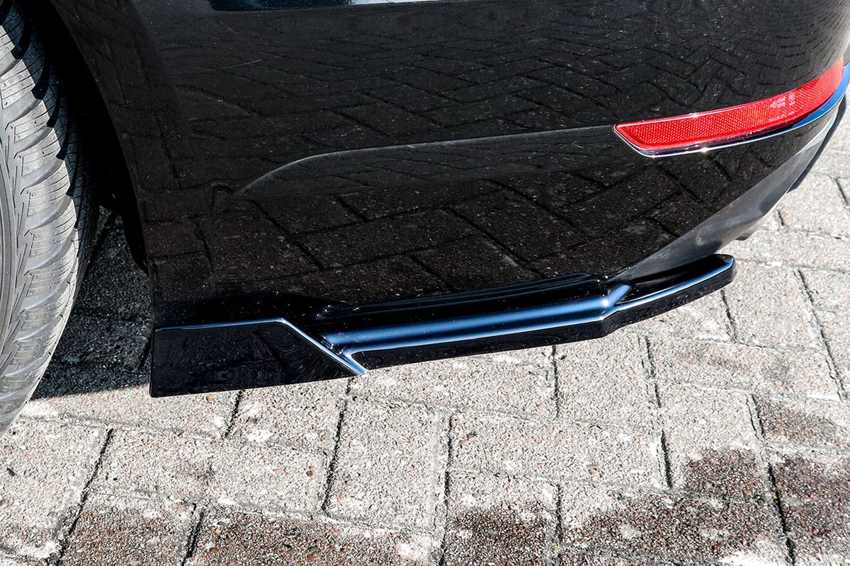 Seitenteile für Heckansatz des Audi A4 B9 (2015-2019) von Ingo Noak Tuning, aus Kunststoff, in passender Fahrzeugfarbe.