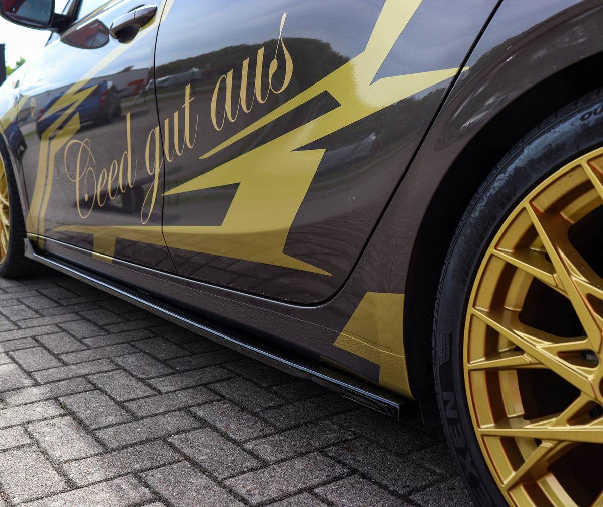 Seitenschweller mit Wing vorne für Kia Ceed CD, Ingo Noak Tuning, aus ABS-Kunststoff, zeigt das aerodynamische Design.