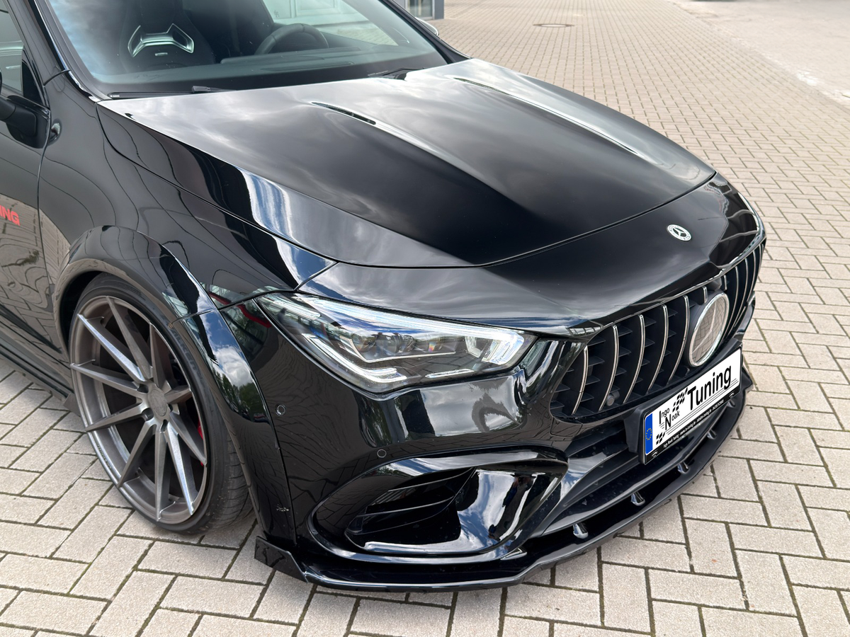 Frontspoilerlippe mit Wings aus ABS für Mercedes CLA 35/45 AMG, Tuning-Teil in Schwarz, inklusive aerodynamischer Designakzente.