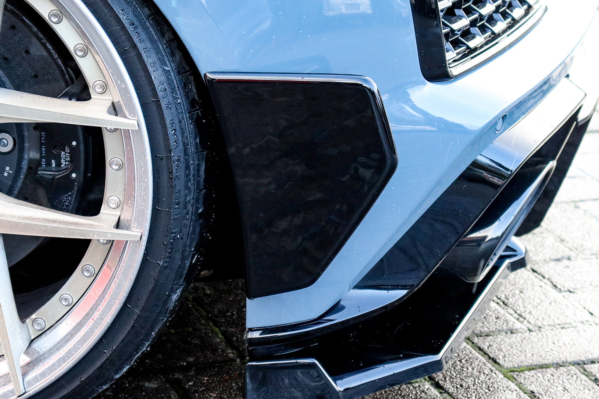 Hintere Seitenflaps für Audi R8 4S Facelift ab 2019, Ingo Noak Tuning, schwarze Karosserieteile, sichtbar auf Fahrzeugseite