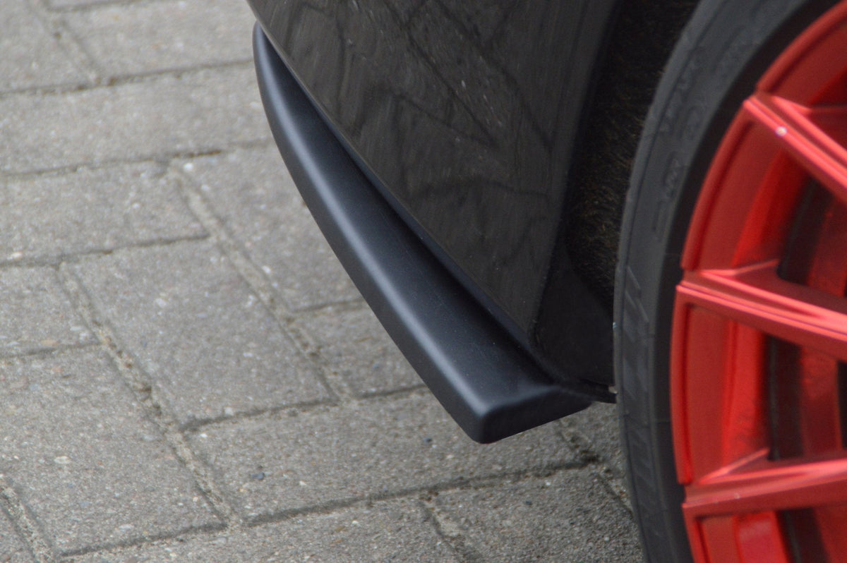 Seitenteile für Mercedes CLA 45AMG VFL, Heckansatz, Ingo Noak Tuning, schwarze Karosserie, sportliches Design
