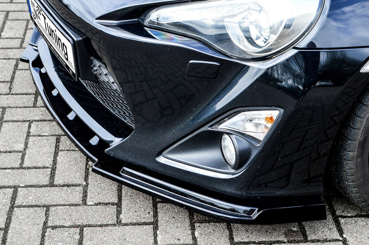 Frontspoilerlippe für Toyota GT86 von Ingo Noak Tuning, zeigt das sportliche Design und die Passform des Autoteils.