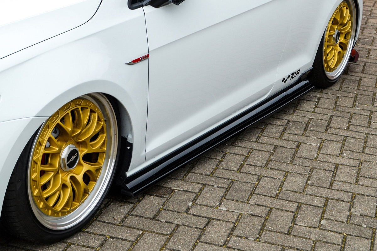 Seitenschweller im Cup Look für VW Golf 7 GTI TCR, in Wagenfarbe, aus Kunststoff, von Ingo Noak Tuning, detailreiche Passform