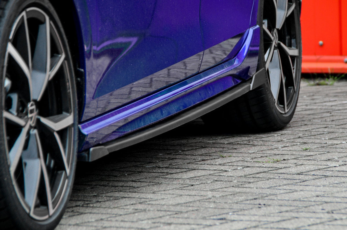 Seitenschweller mit Wing vorne und hinten für VW Golf 8R