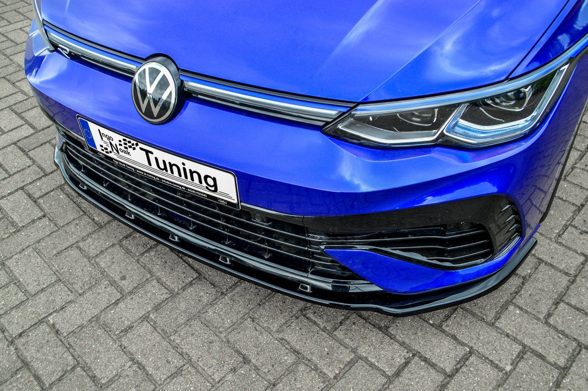 Frontspoilerlippe für VW Golf 8 R von Ingo Noak Tuning, sichtbar auf dem Bild, passend für sportliches Design.