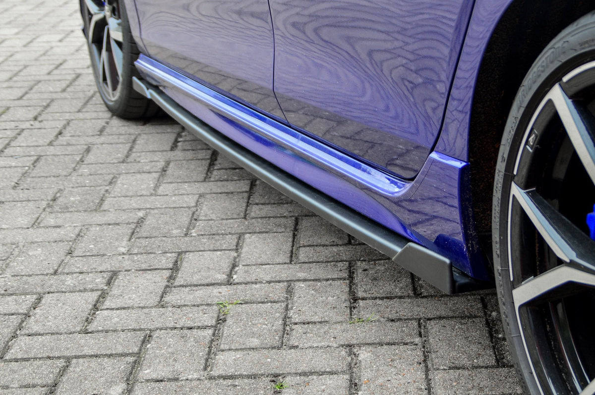 Seitenschweller mit Wing vorne und hinten für VW Golf 8R