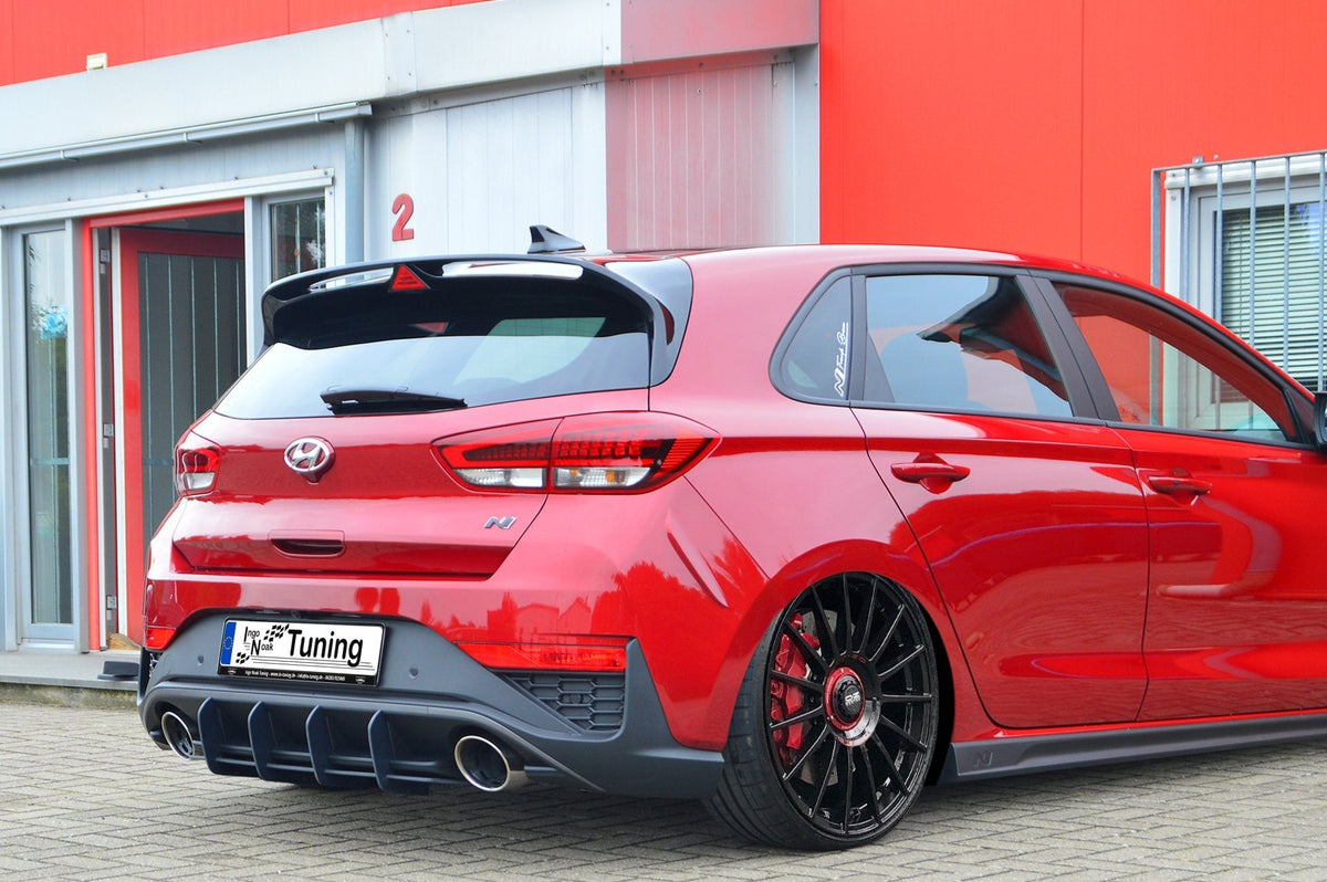 Ingo Noak Tuning Bodykit für Hyundai i30N ab 2021, Performance Facelift, zeigt Frontstoßstange und Seitenschweller.