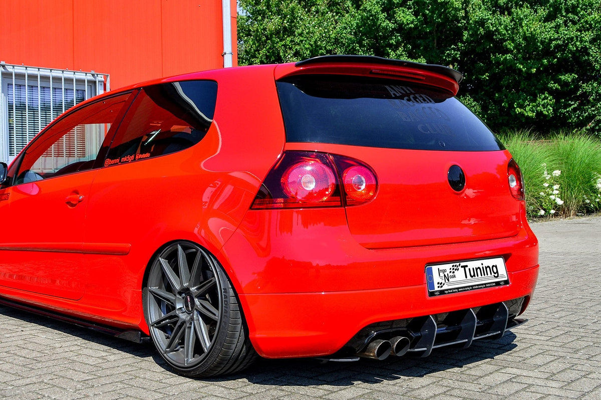 Gefräster Heckansatz mit Finnen für VW Golf 5 GTi Edition 30, Bj. 2003-2008, in schwarzer Kunststoffoptik.