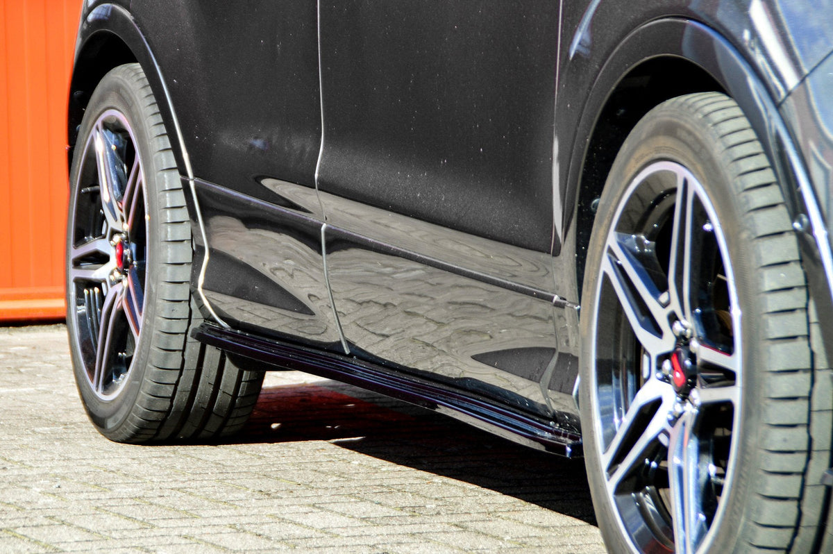 Seitenschweller für Ford Kuga 3 DM2 ab 2016 von Ingo Noak Tuning, hochwertige Karosserieanpassung, sichtbarer Seitenteil