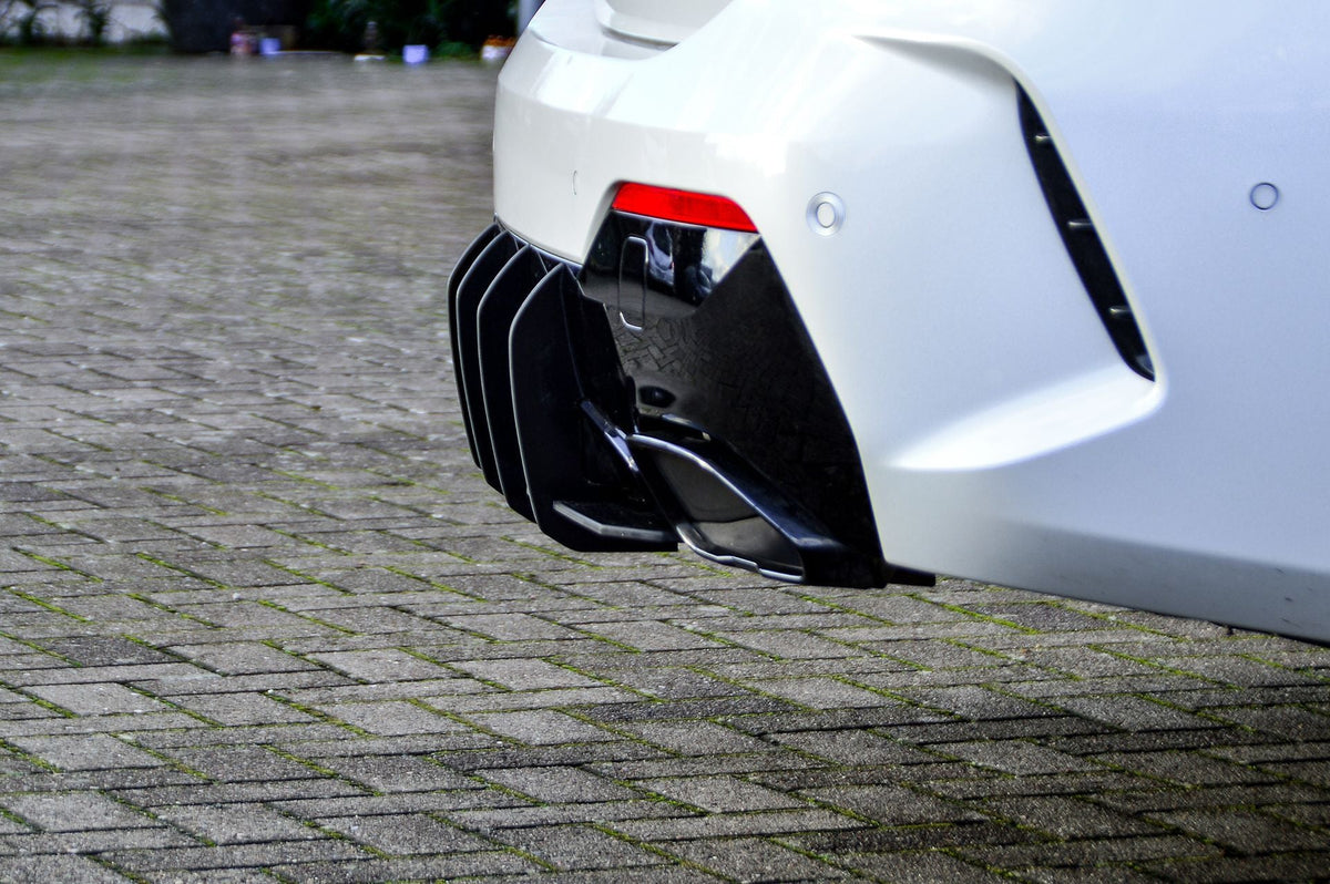 Heckeinsatz Diffusor für BMW 4er G22/G23, passend, in schwarz, von Ingo Noak Tuning, zeigt das Design des Heckdiffusors