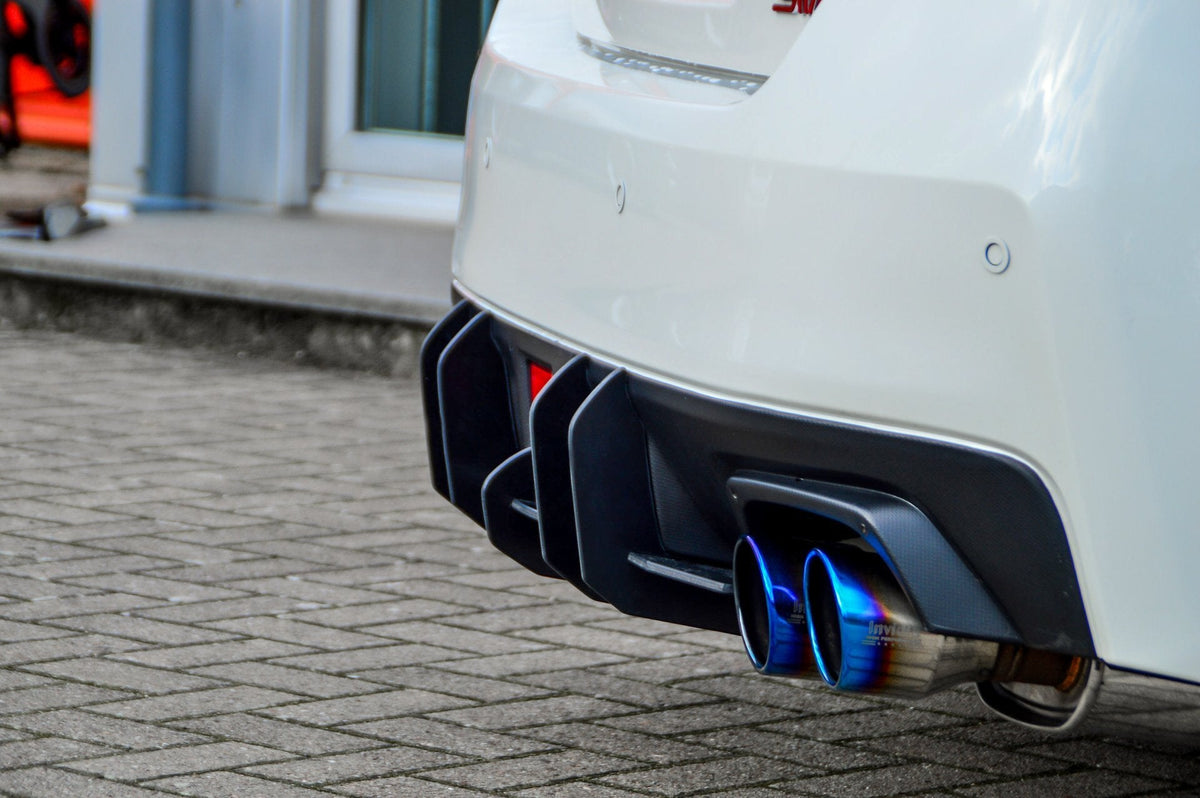 Gefräster Heckansatz Version 2 für Subaru Impreza WRX STi, hochwertiges Tuning-Teil von Ingo Noak Tuning, sichtbar auf dem Fahrzeug.