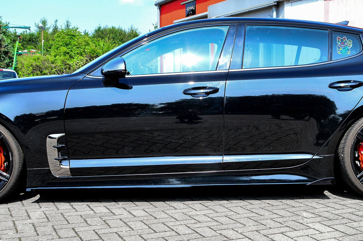 Seitenschweller mit Wings für Kia Stinger CK, Ingo Noak Tuning, schwarze Kunststoffteile, sportliches Design, Fahrzeugseitenteil