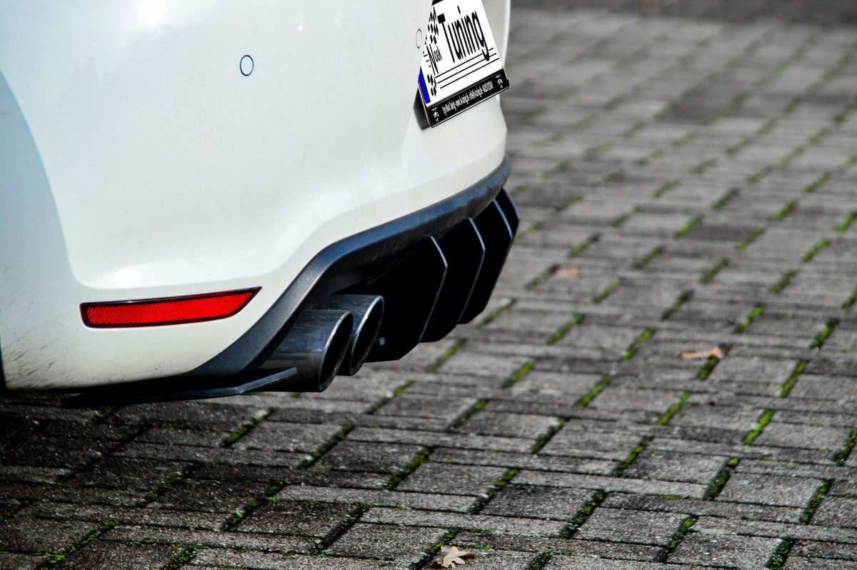 Gefräster Heckansatz für VW Polo GTI 6R von Ingo Noak Tuning, zeigt detailreiche Verarbeitung und sportliches Design